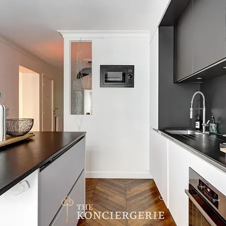 Moderne Pied A Terre Proche De Montmartre 파리
