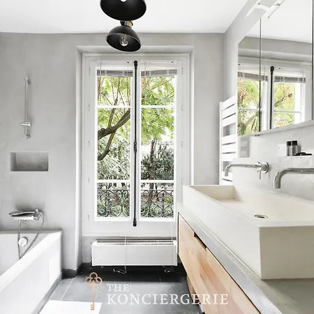 Moderne Pied A Terre Proche De Montmartre